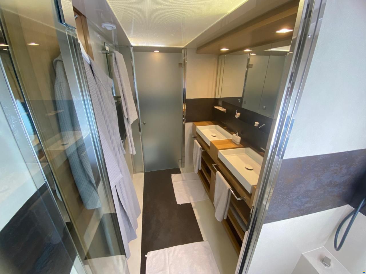 Ferretti Custom Line 100