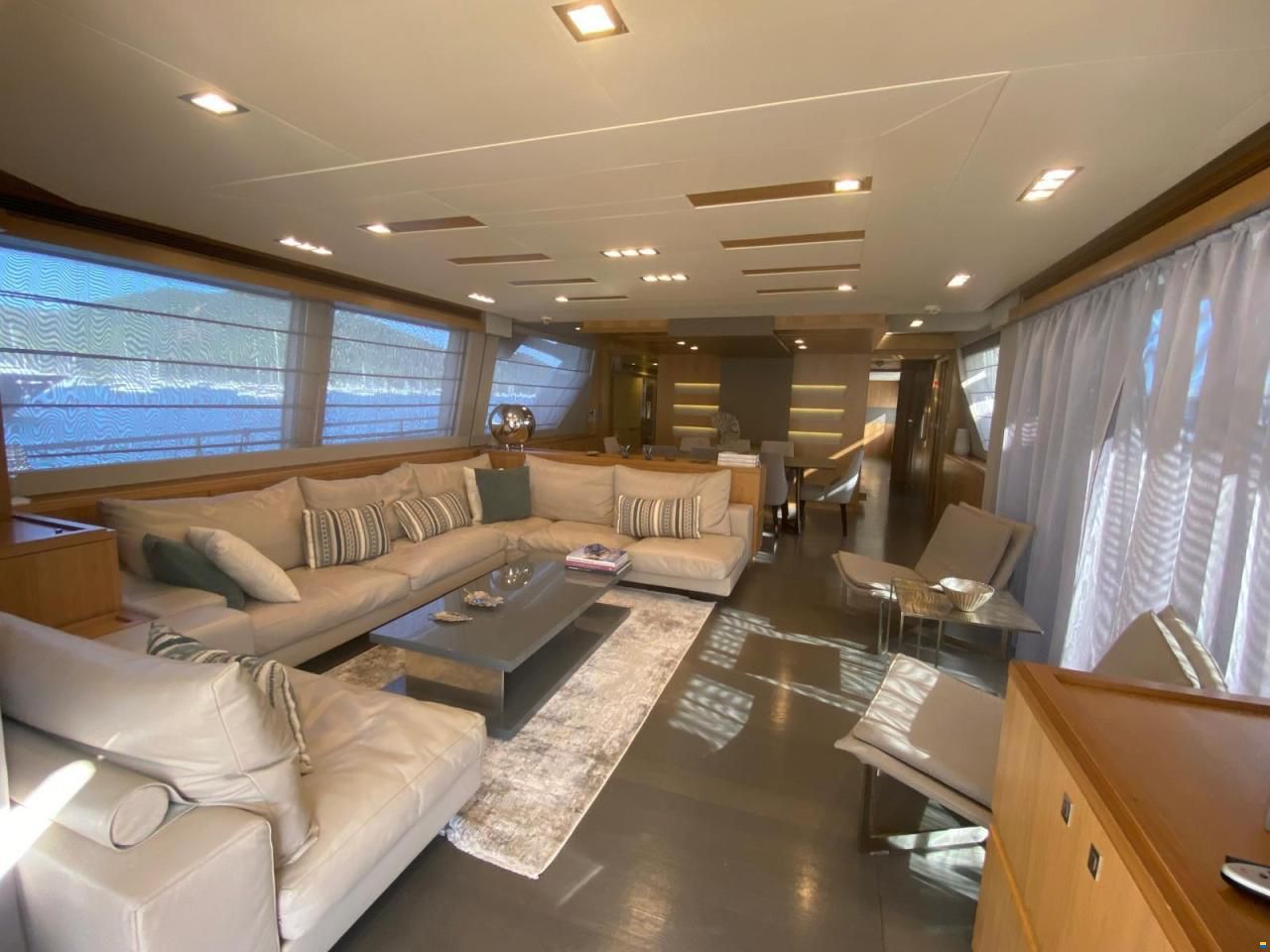 Ferretti Custom Line 100