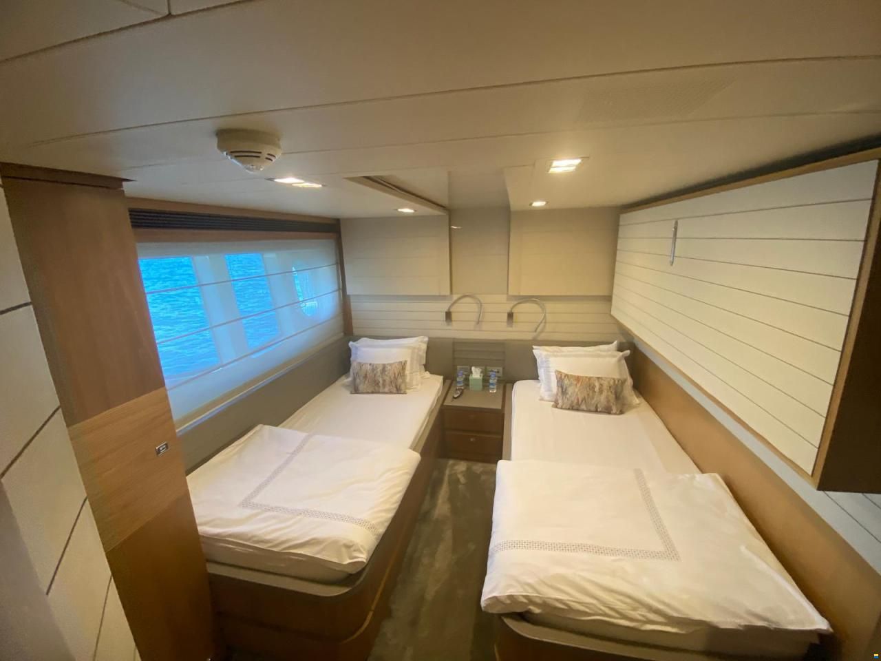 Ferretti Custom Line 100