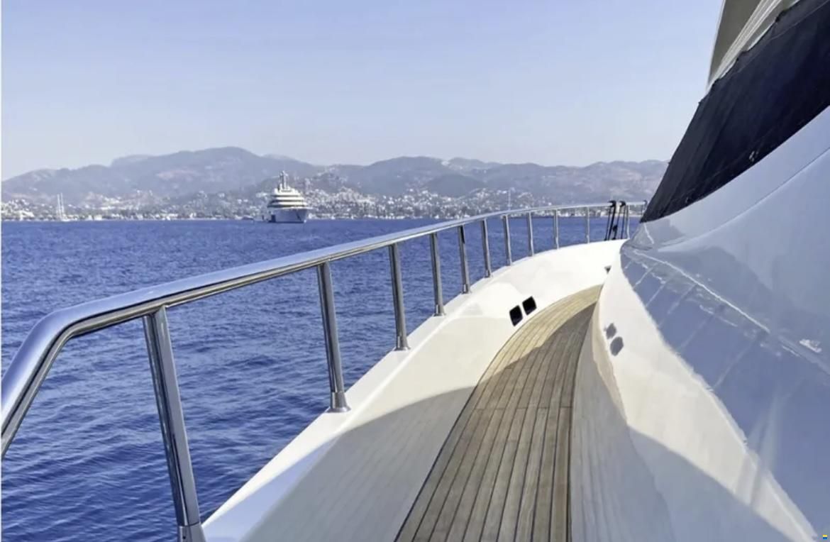 Custom motor yacht 28M