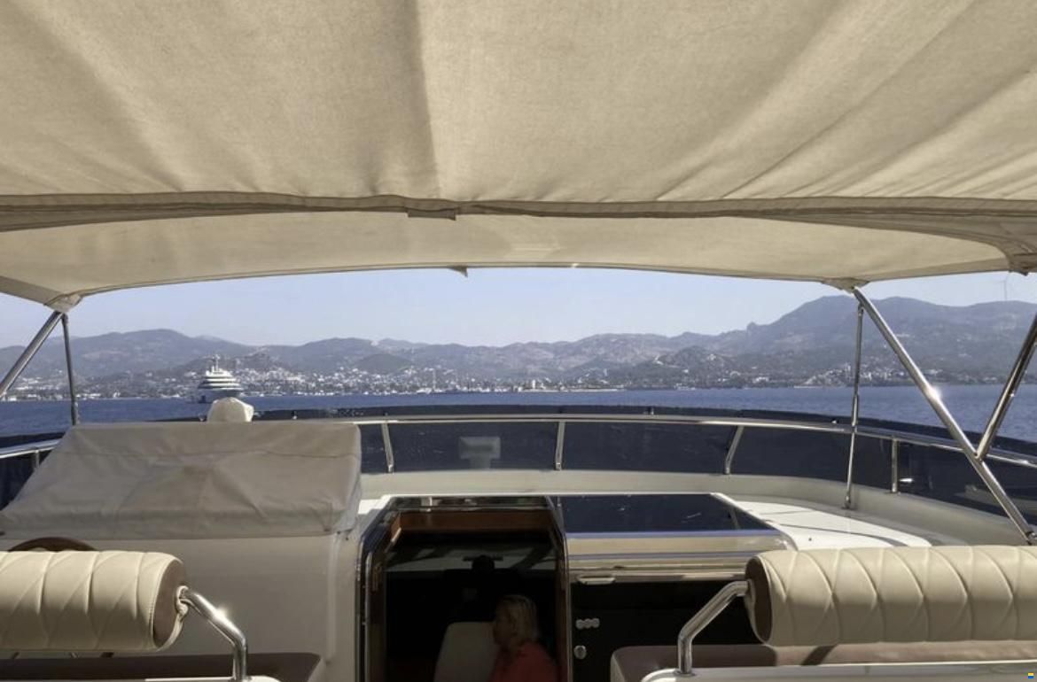 Custom motor yacht 28M