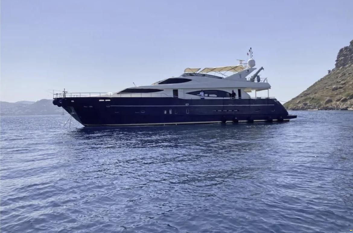 Custom motor yacht 28M
