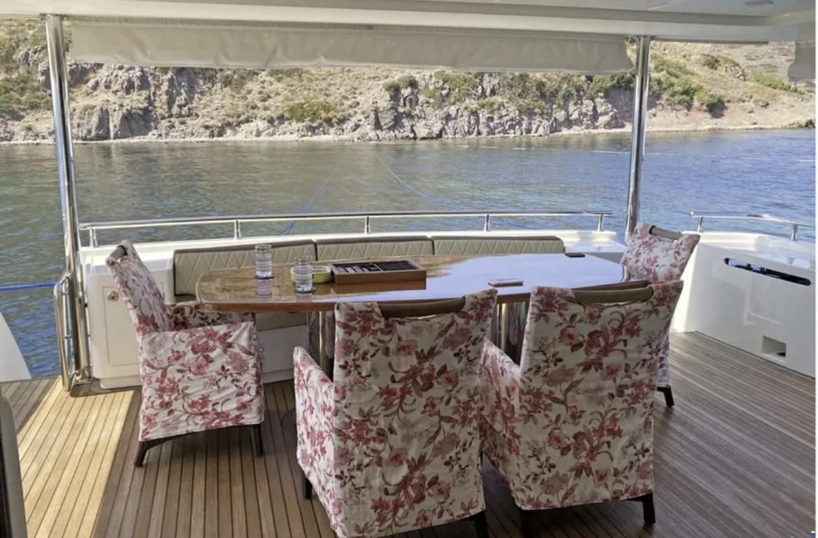 Custom motor yacht 28M