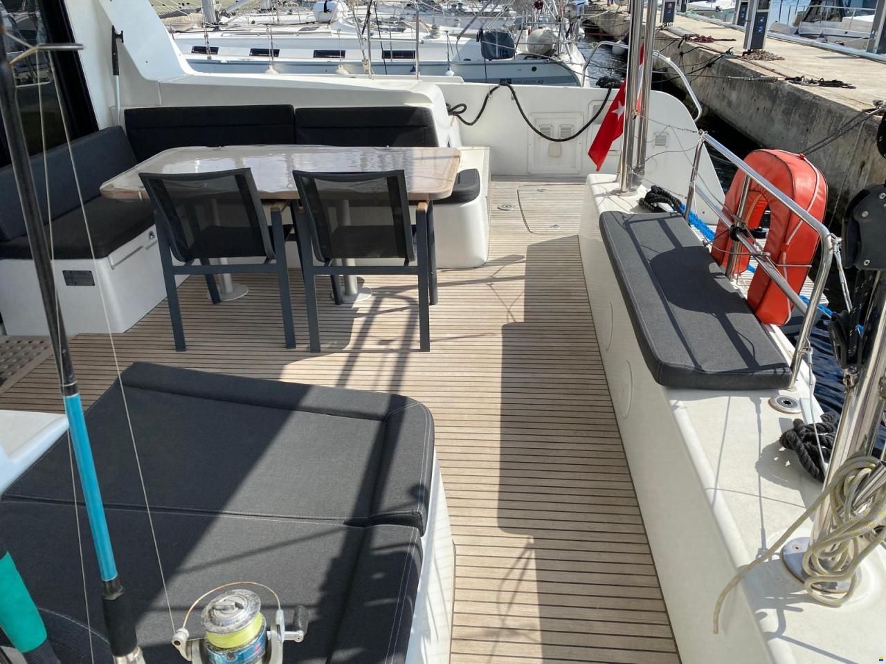 Lagoon 42
