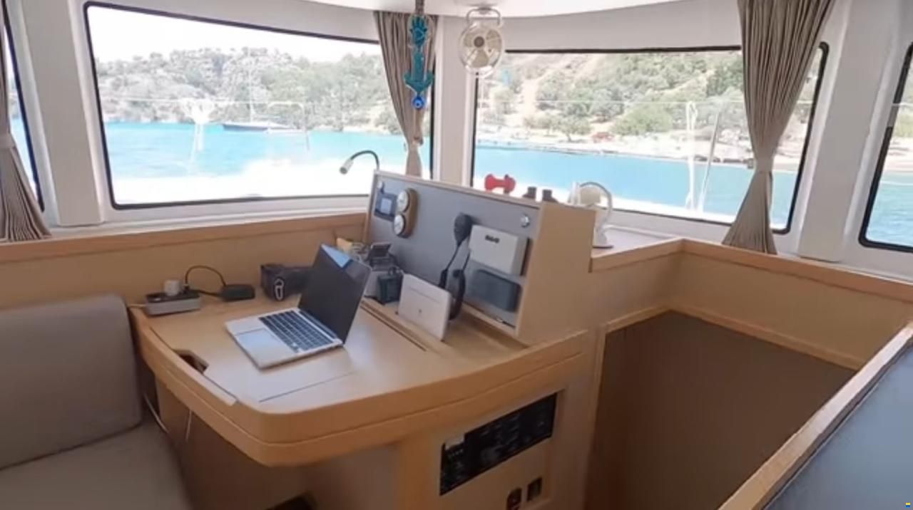 Lagoon 42