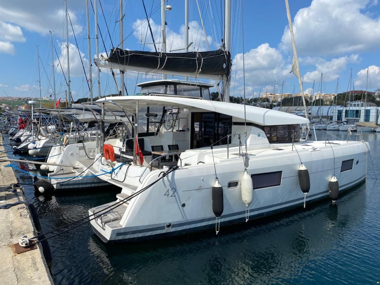 Lagoon 42