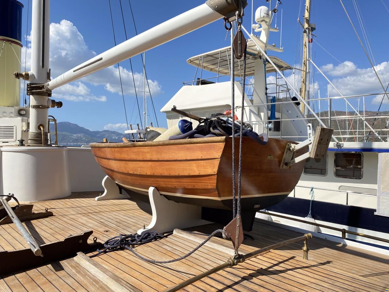 L&uuml;rssen motor yacht FRYA 24m