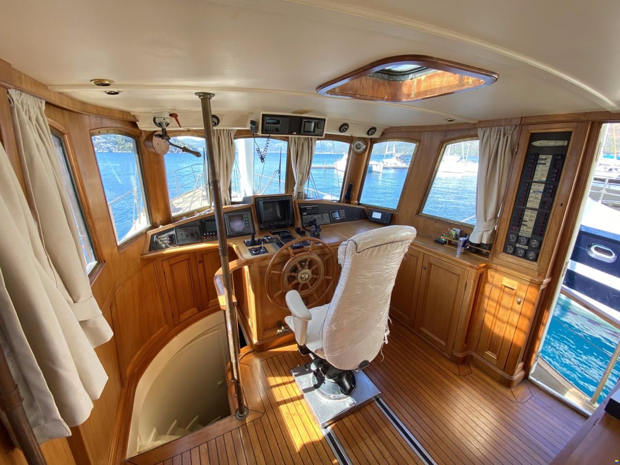 L&uuml;rssen motor yacht FRYA 24m