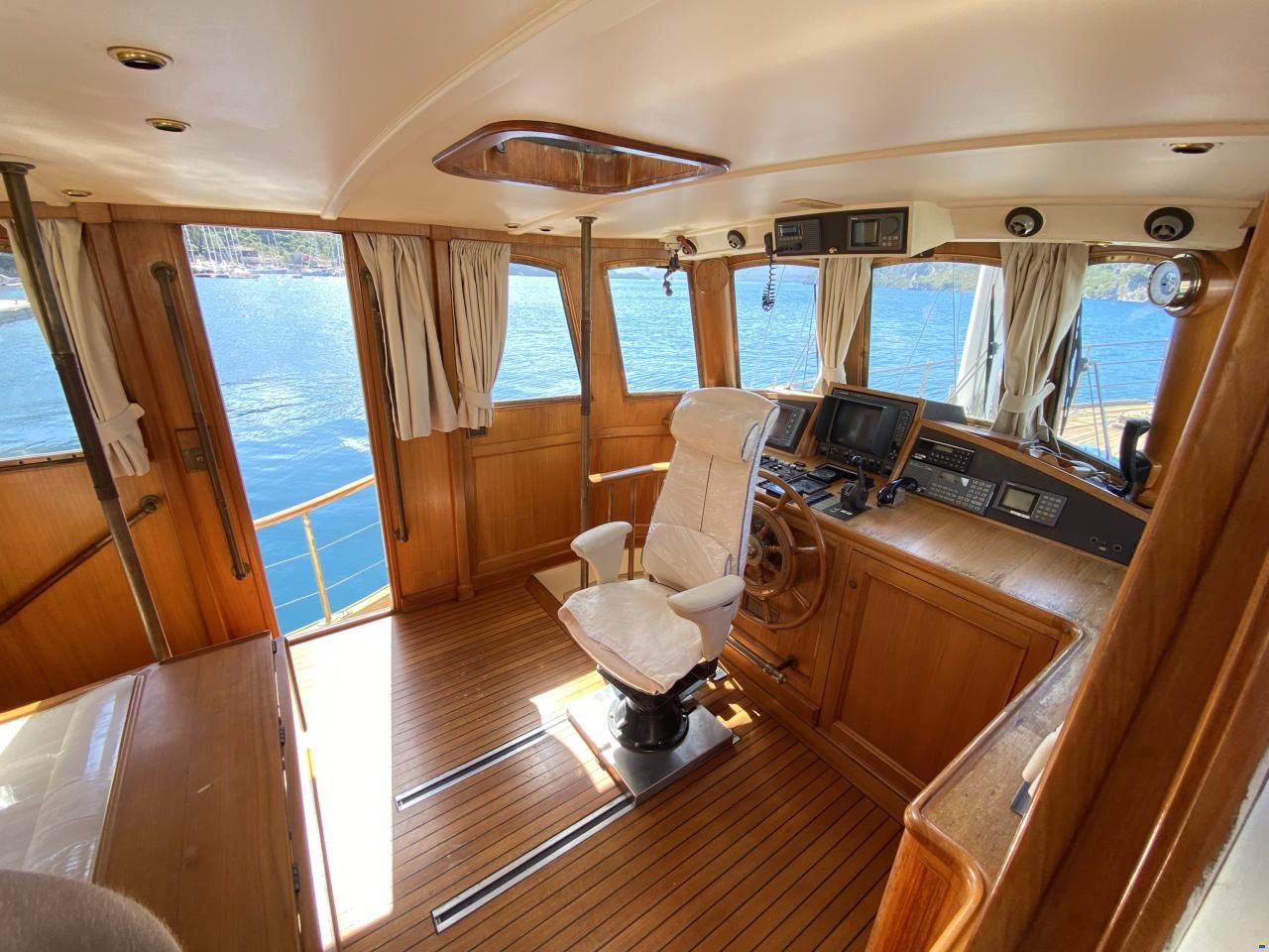 L&uuml;rssen motor yacht FRYA 24m