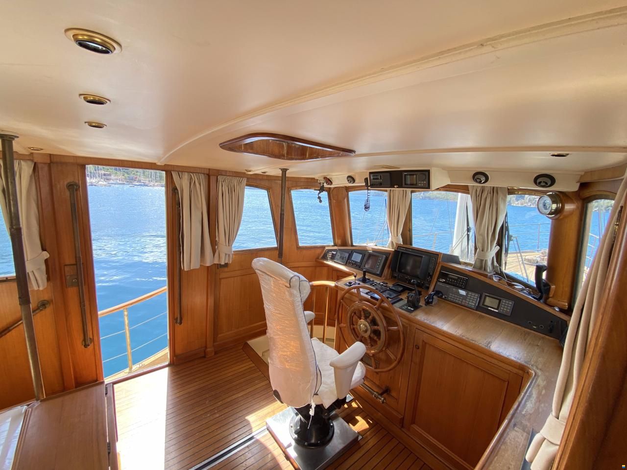 L&uuml;rssen motor yacht FRYA 24m