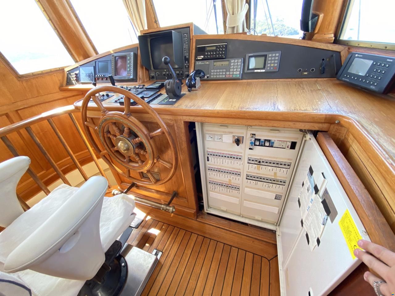 L&uuml;rssen motor yacht FRYA 24m
