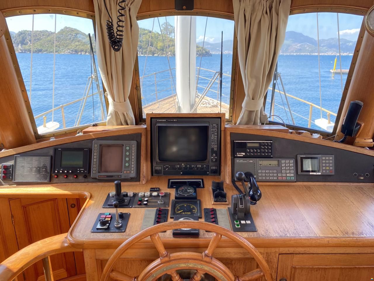 L&uuml;rssen motor yacht FRYA 24m