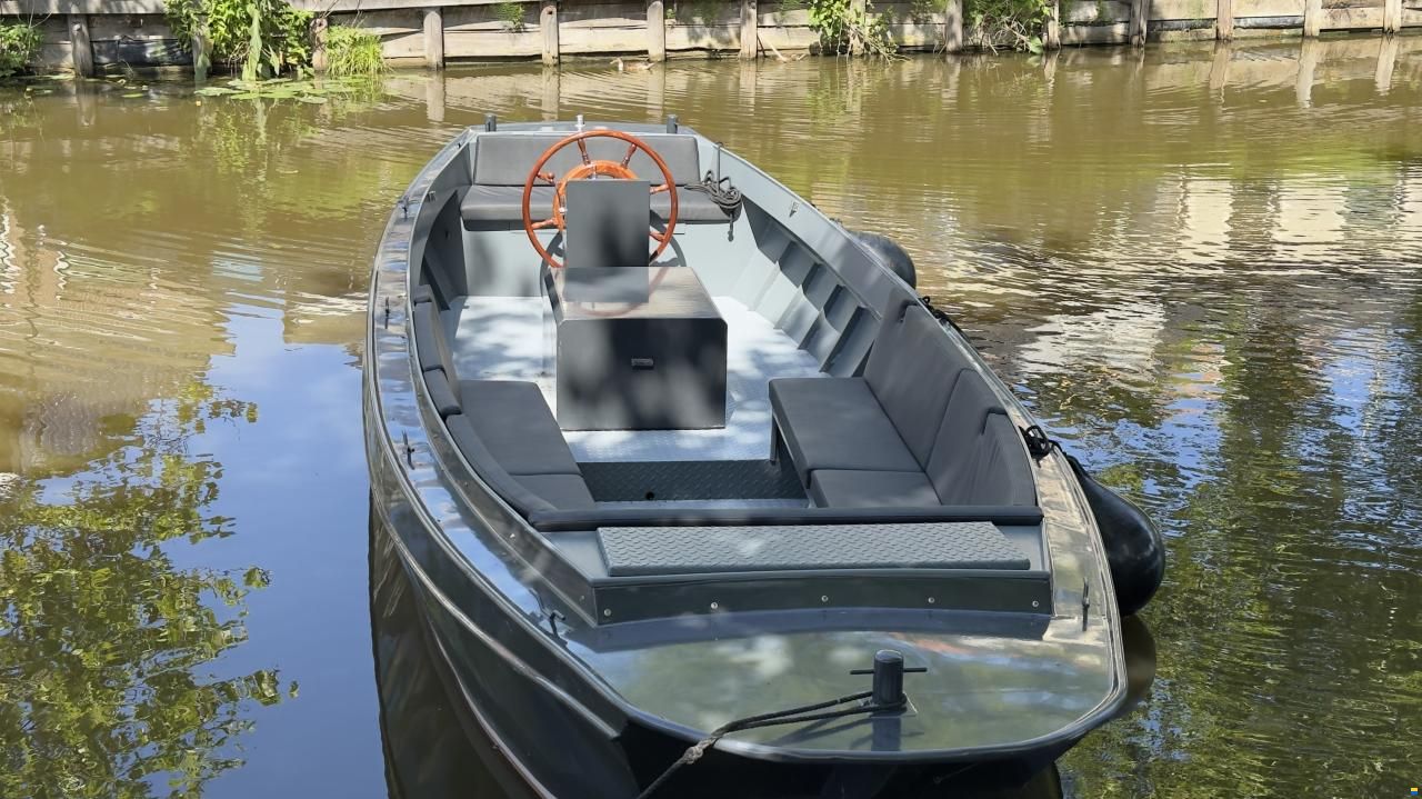 875 stalen sloep