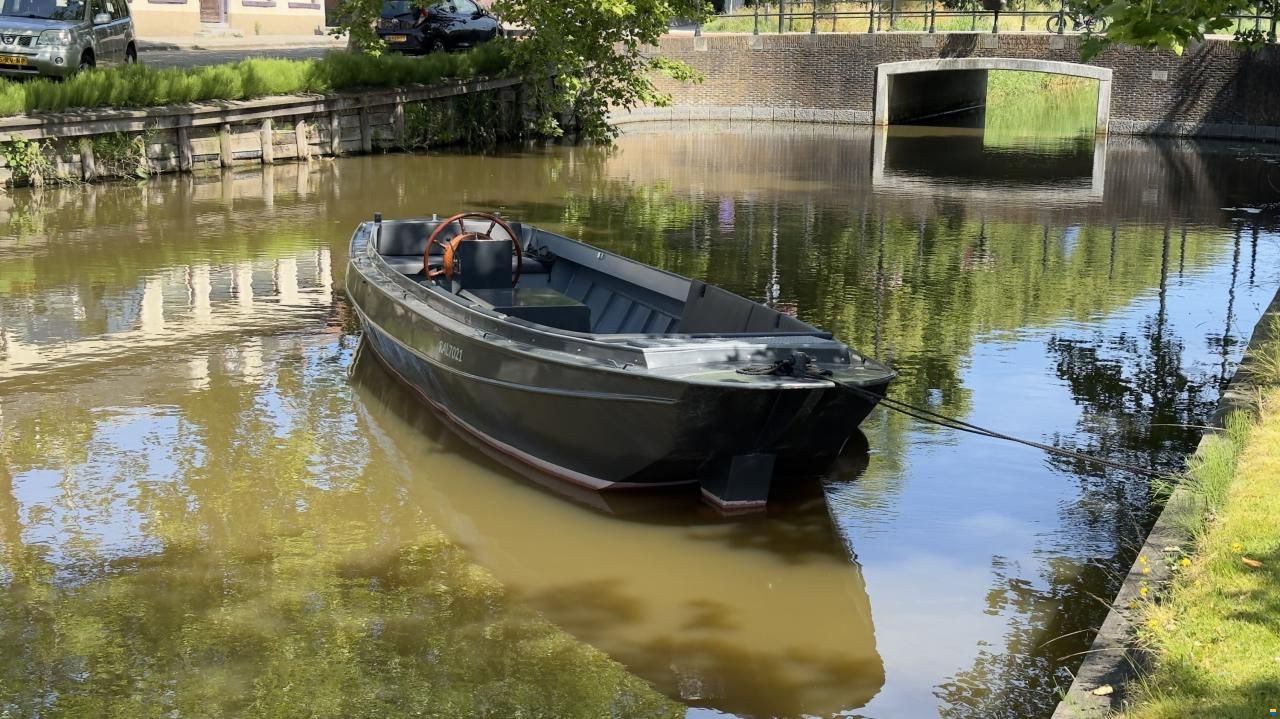 875 stalen sloep
