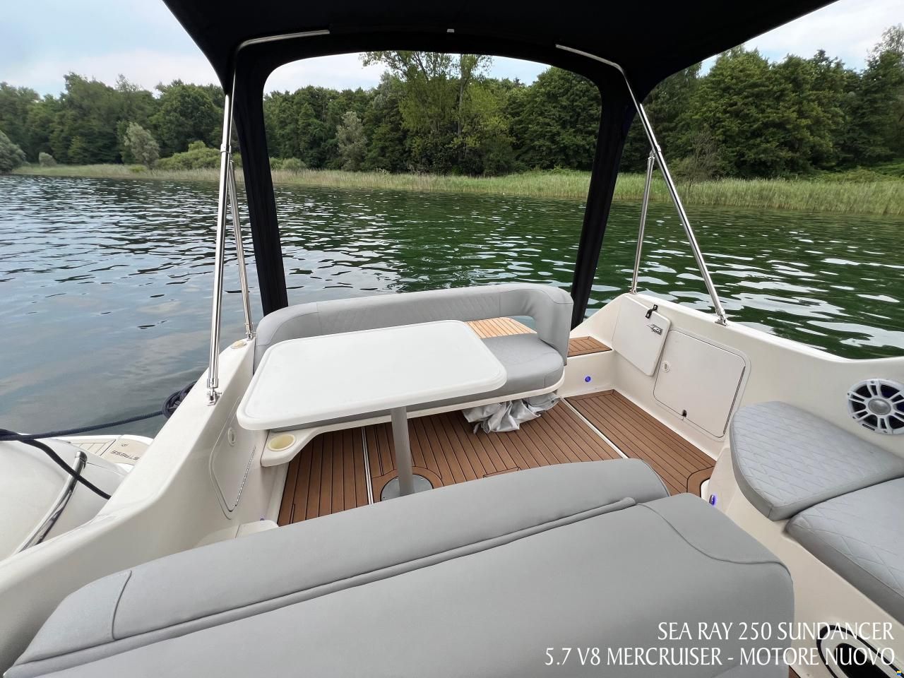 Sea Ray 250 Sundancer