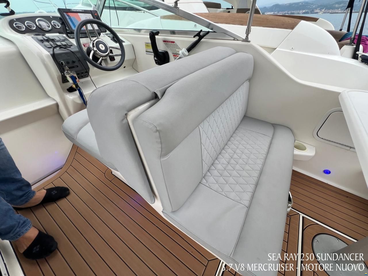 Sea Ray 250 Sundancer