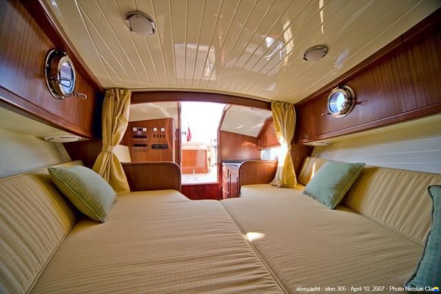 Alen Yacht 305