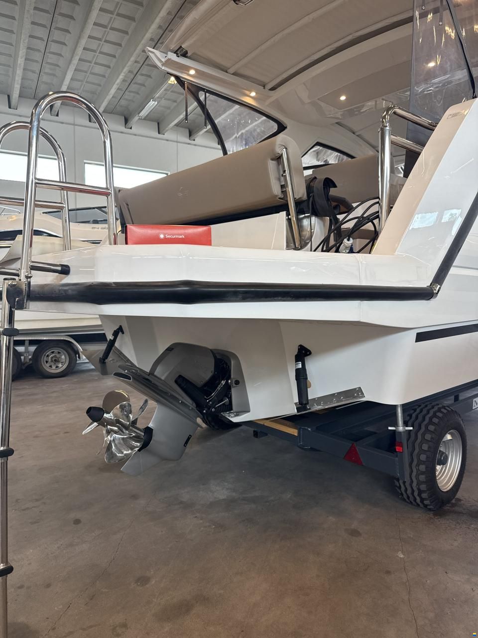 Sealine S335
