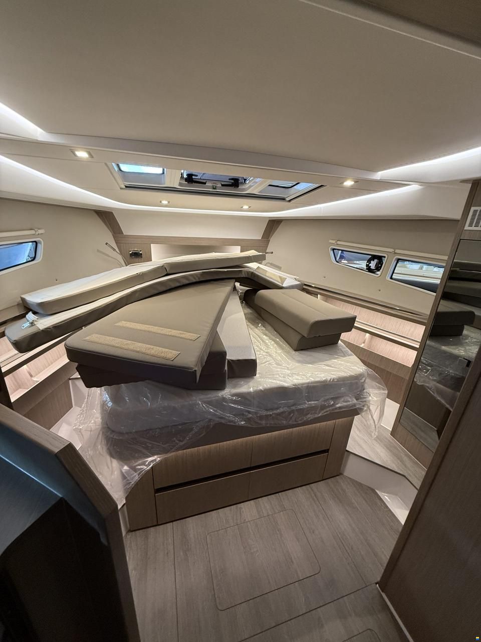 Sealine S335