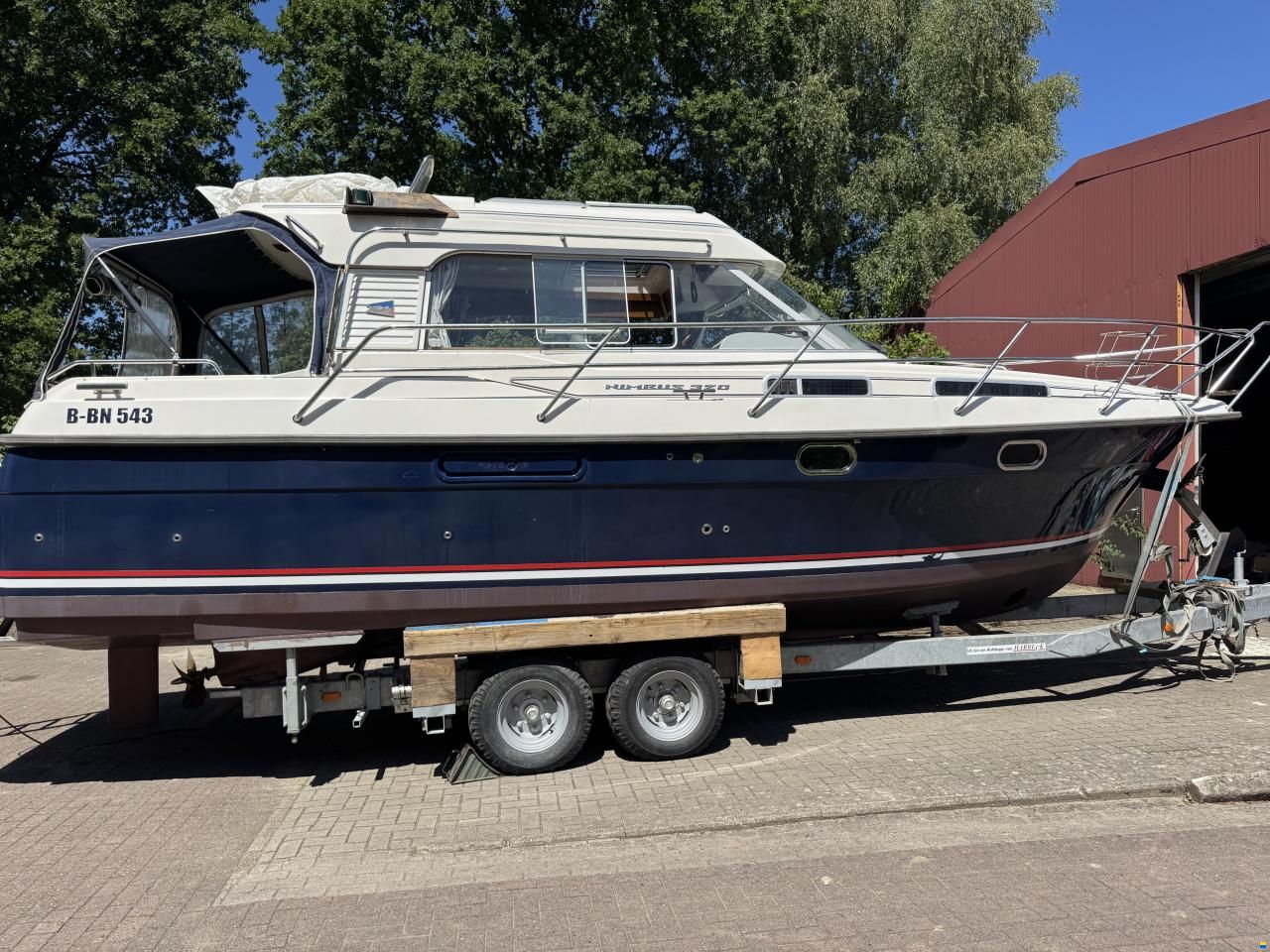 Nimbus 320 Coupe
