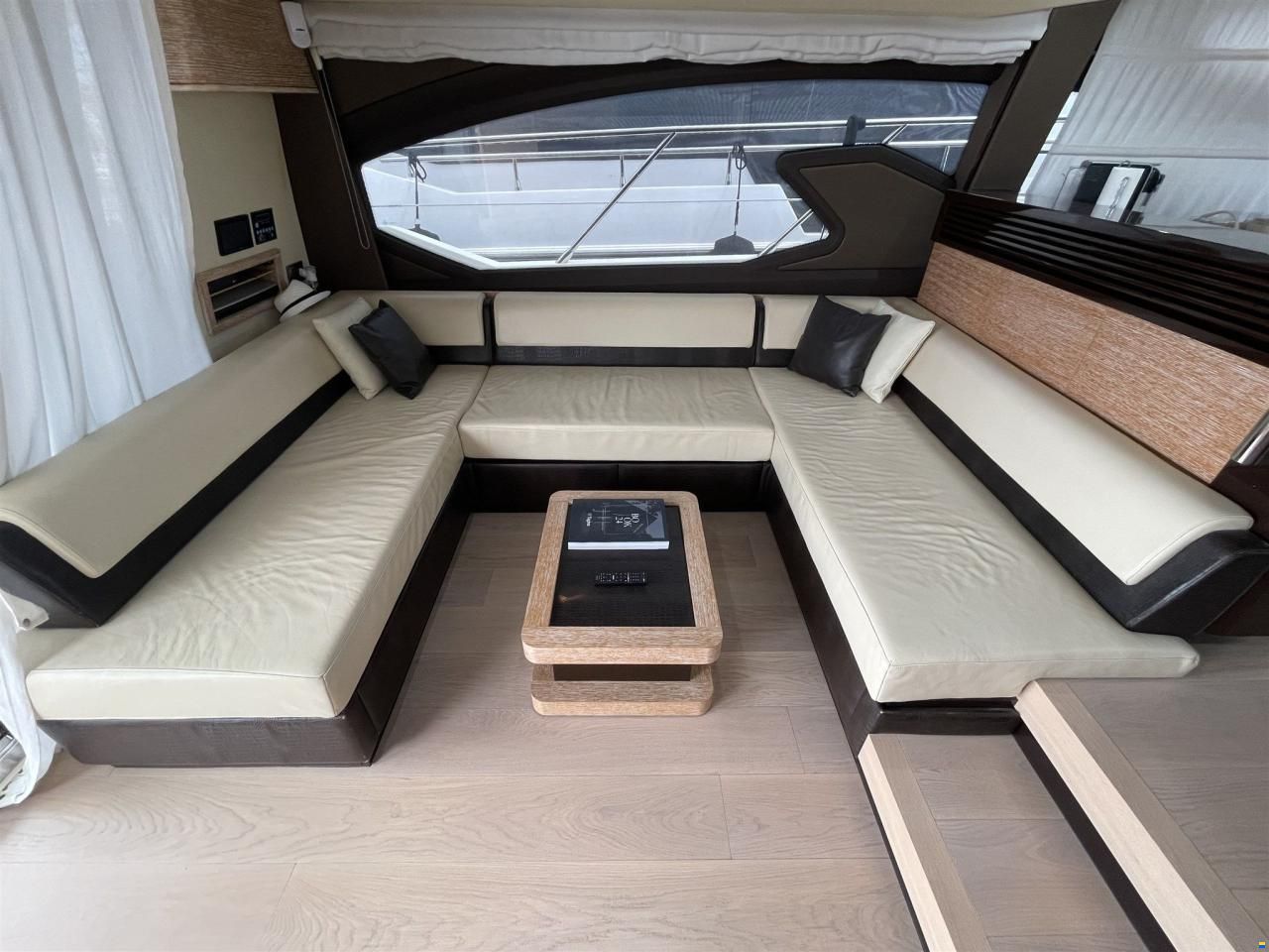 Azimut 64 Flybridge