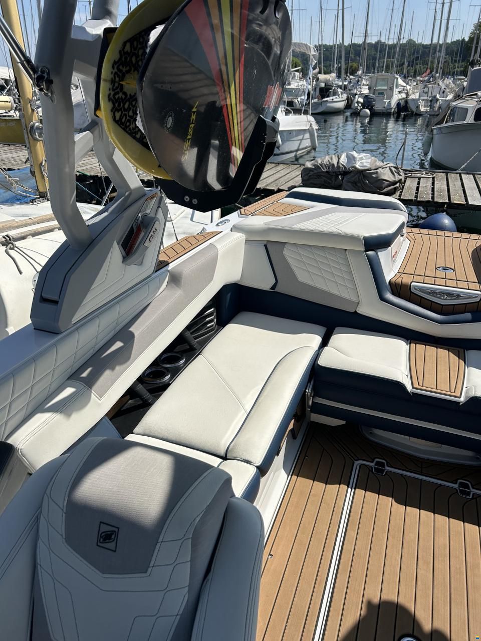 Nautique G23