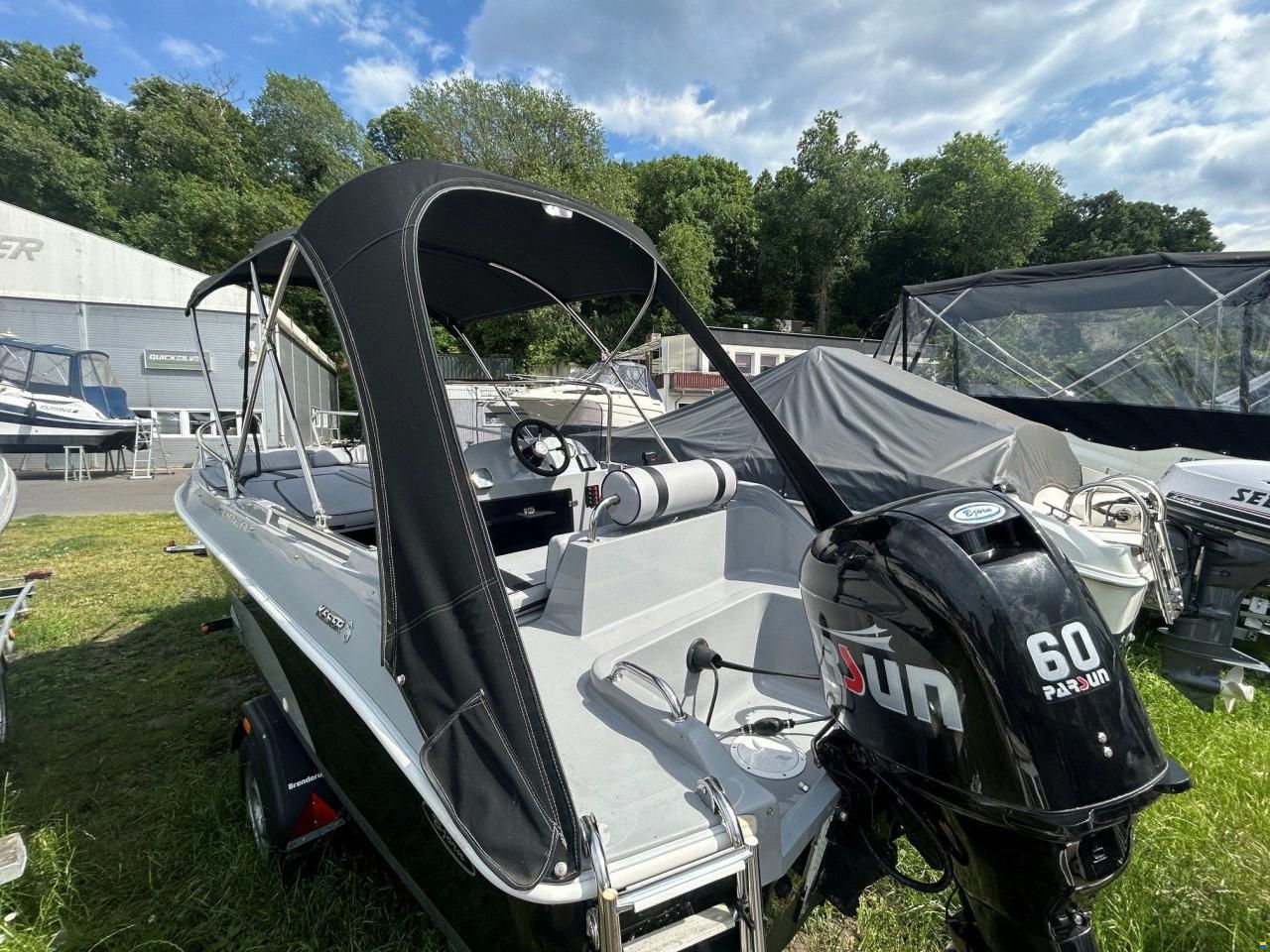 TEAM BOAT 520
