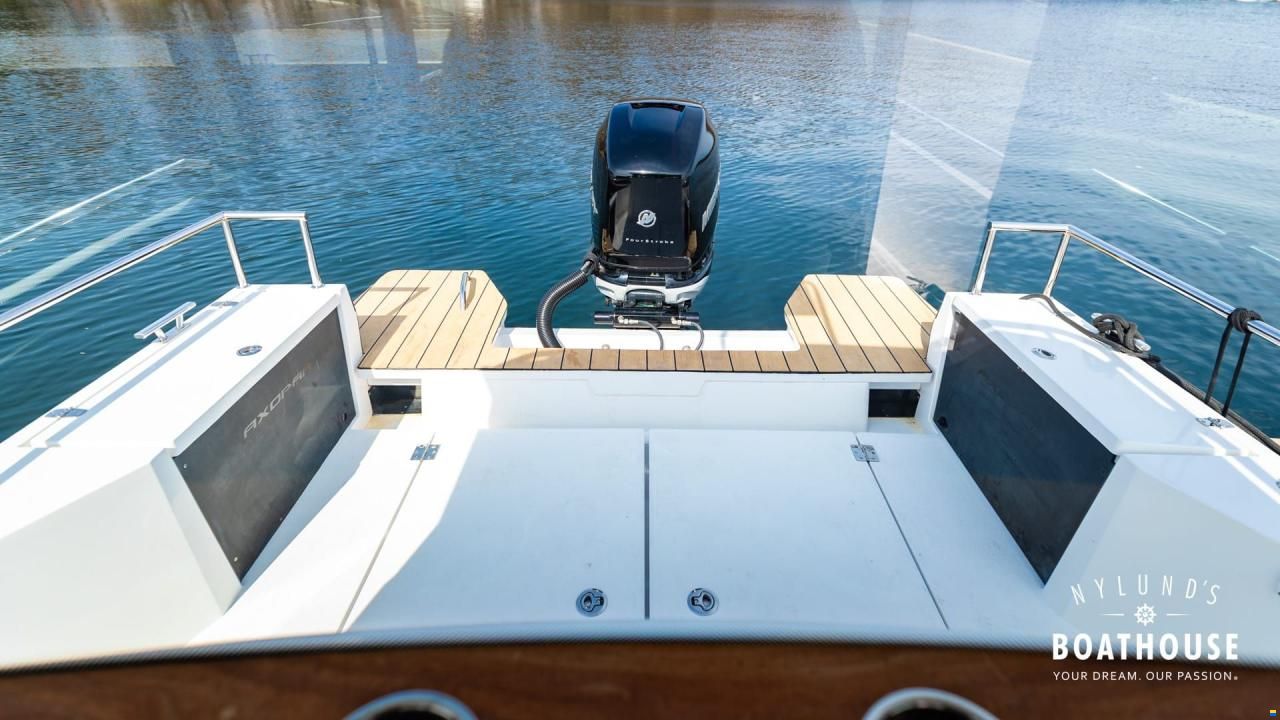 Axopar 28 Cabin