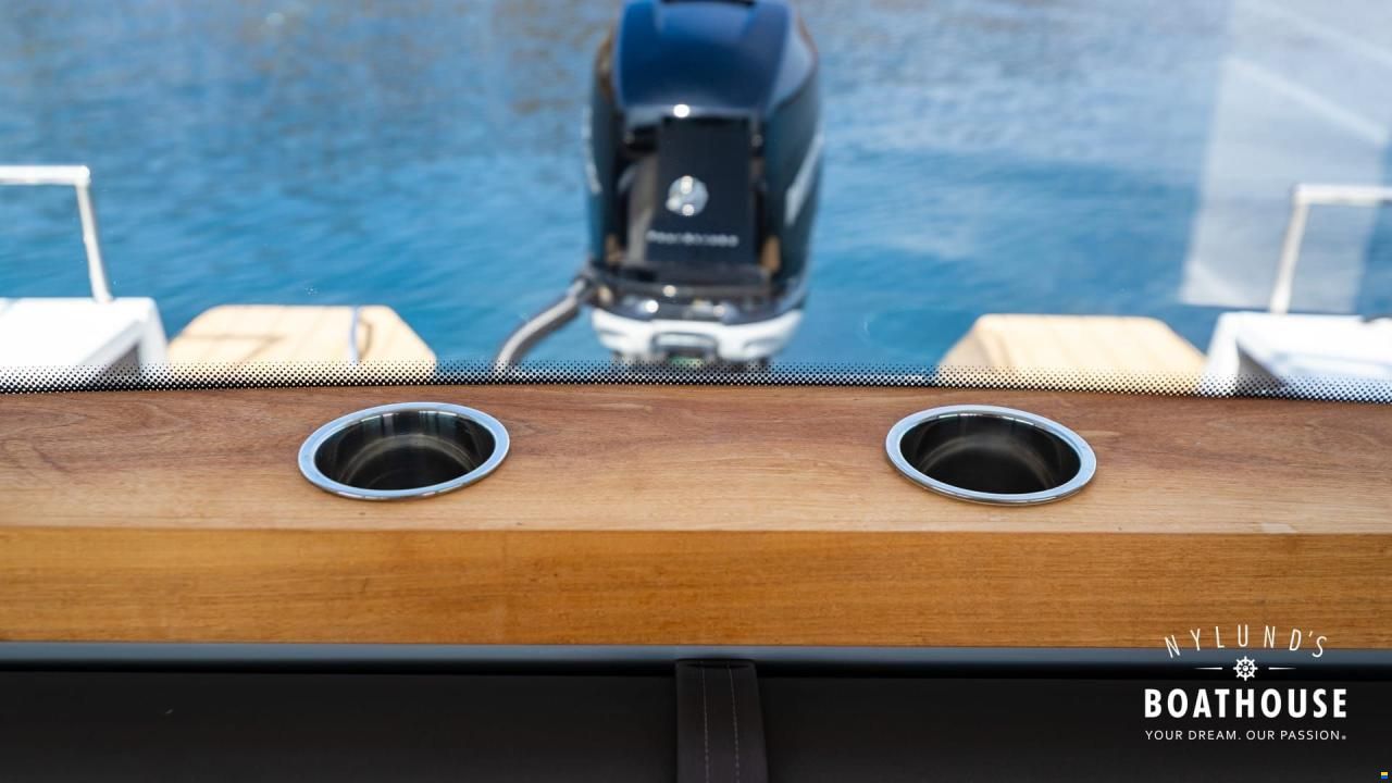 Axopar 28 Cabin