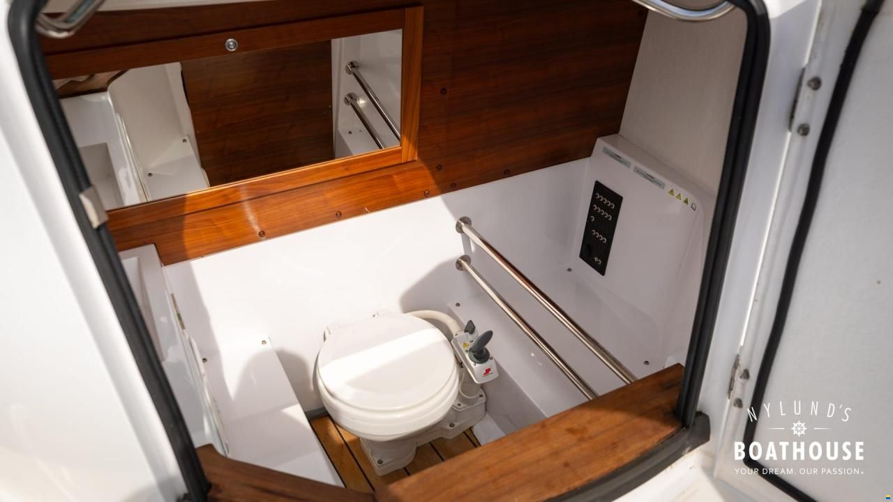 Axopar 28 Cabin
