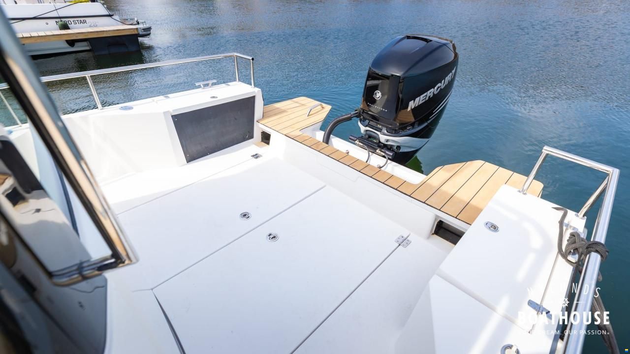 Axopar 28 Cabin