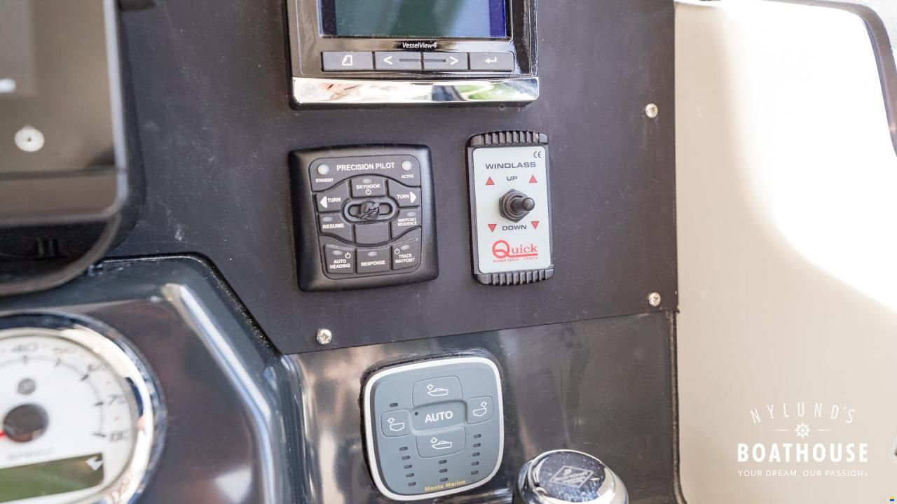 Quicksilver 905 Pilothouse