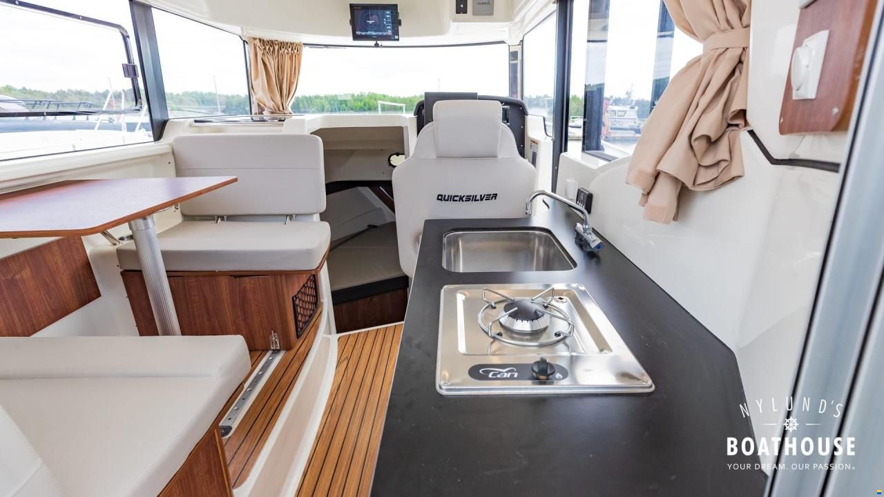 Quicksilver 905 Pilothouse