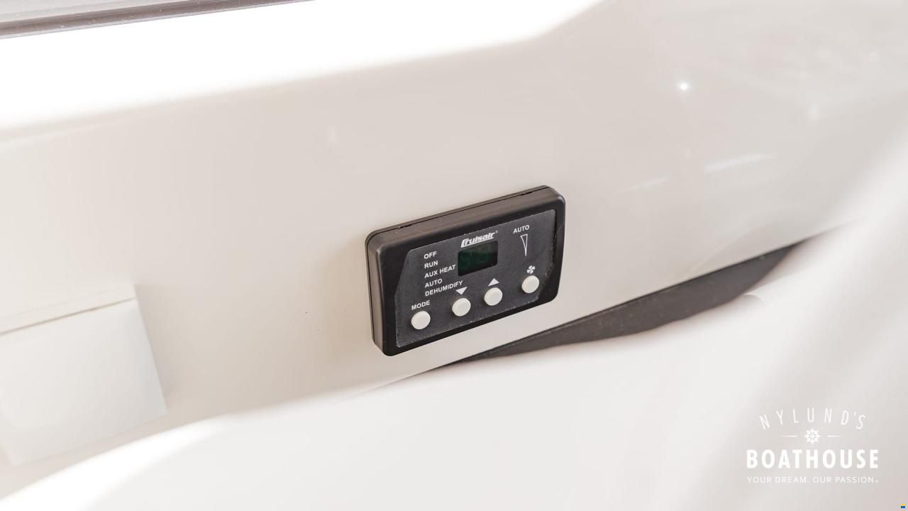 Quicksilver 905 Pilothouse