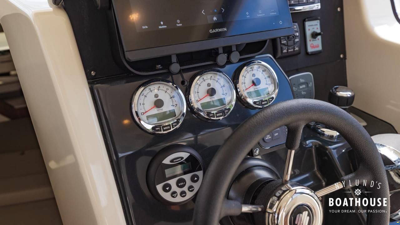 Quicksilver 905 Pilothouse