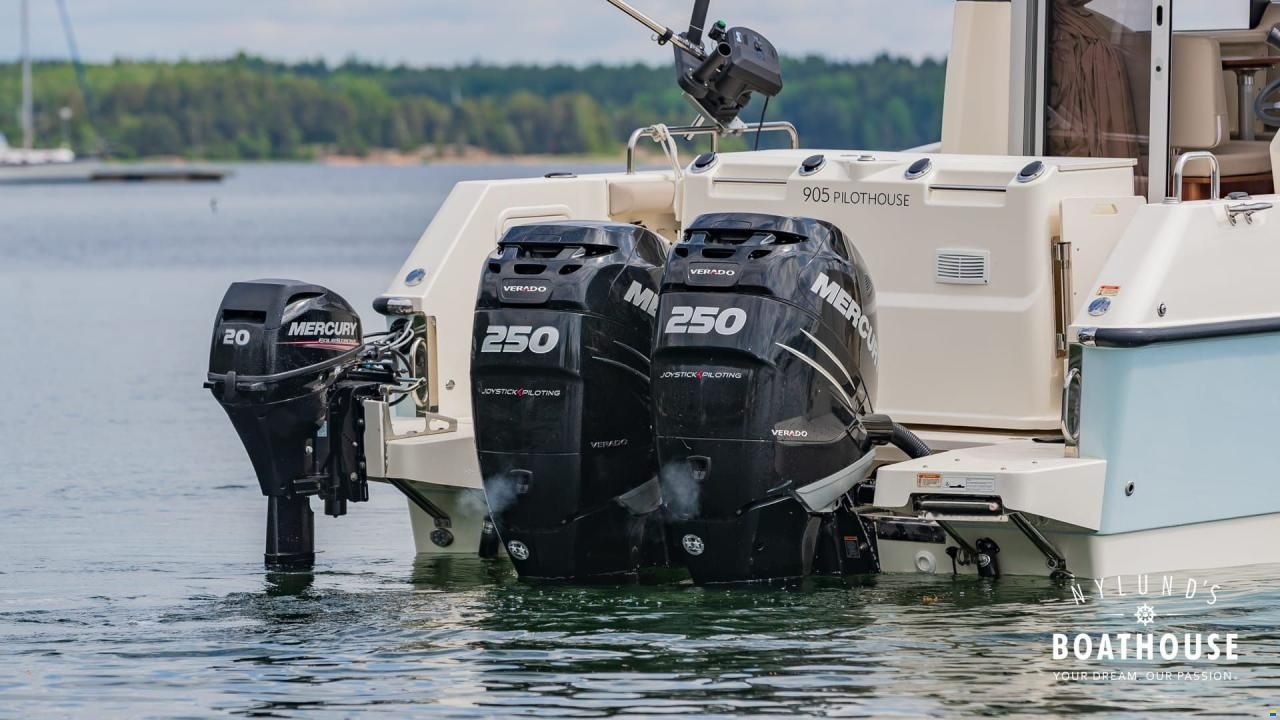 Quicksilver 905 Pilothouse