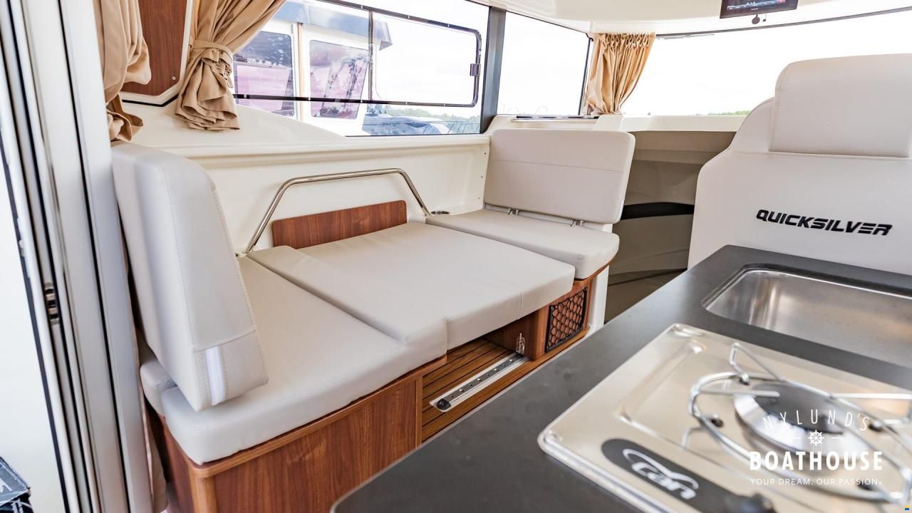 Quicksilver 905 Pilothouse