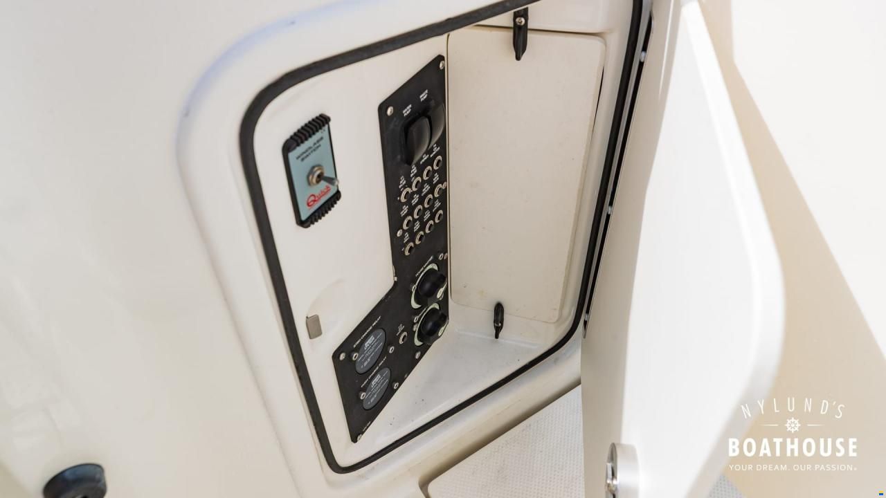 Quicksilver 905 Pilothouse