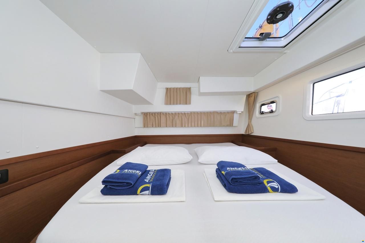 Lagoon 42