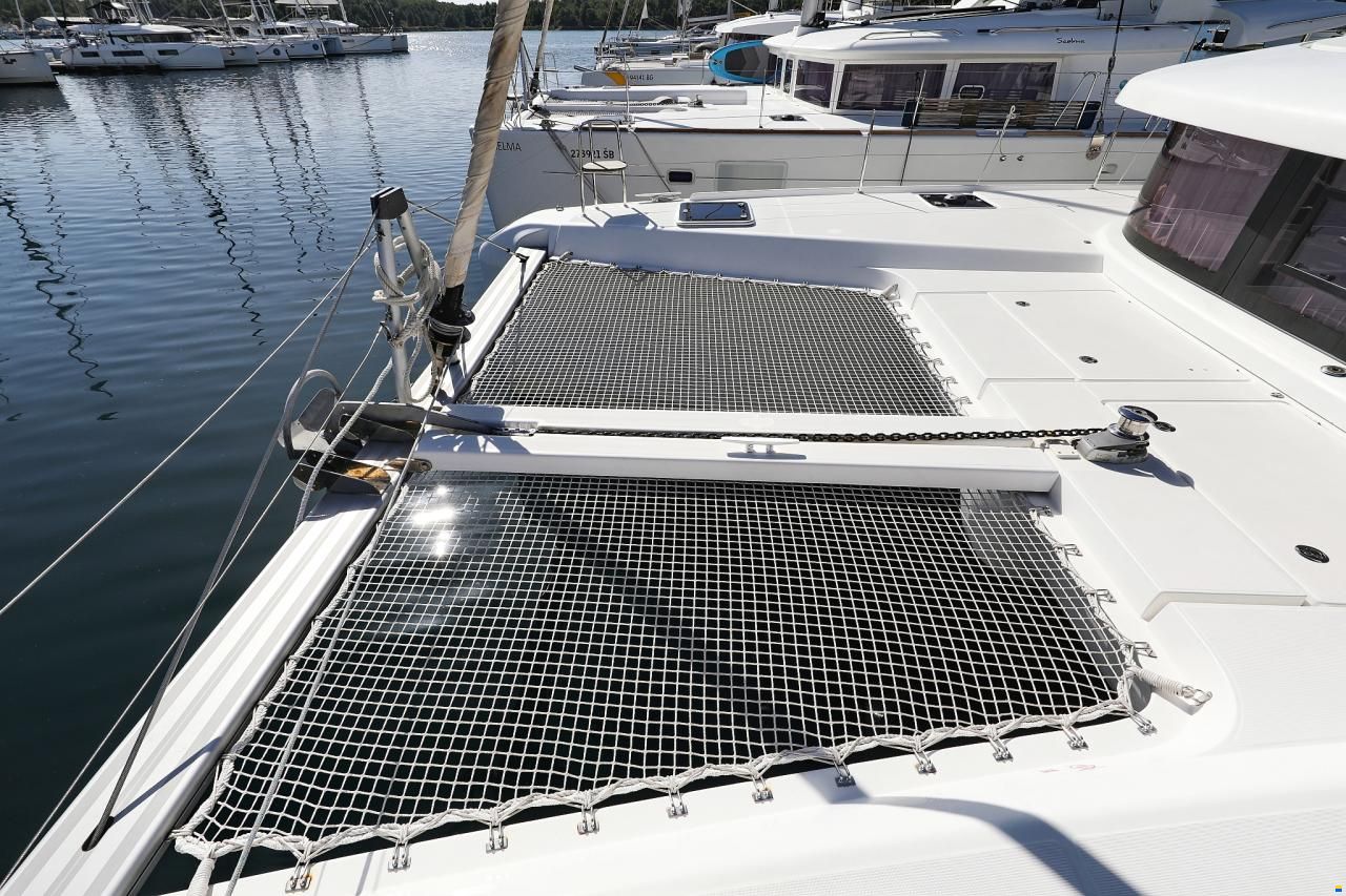 Lagoon 42