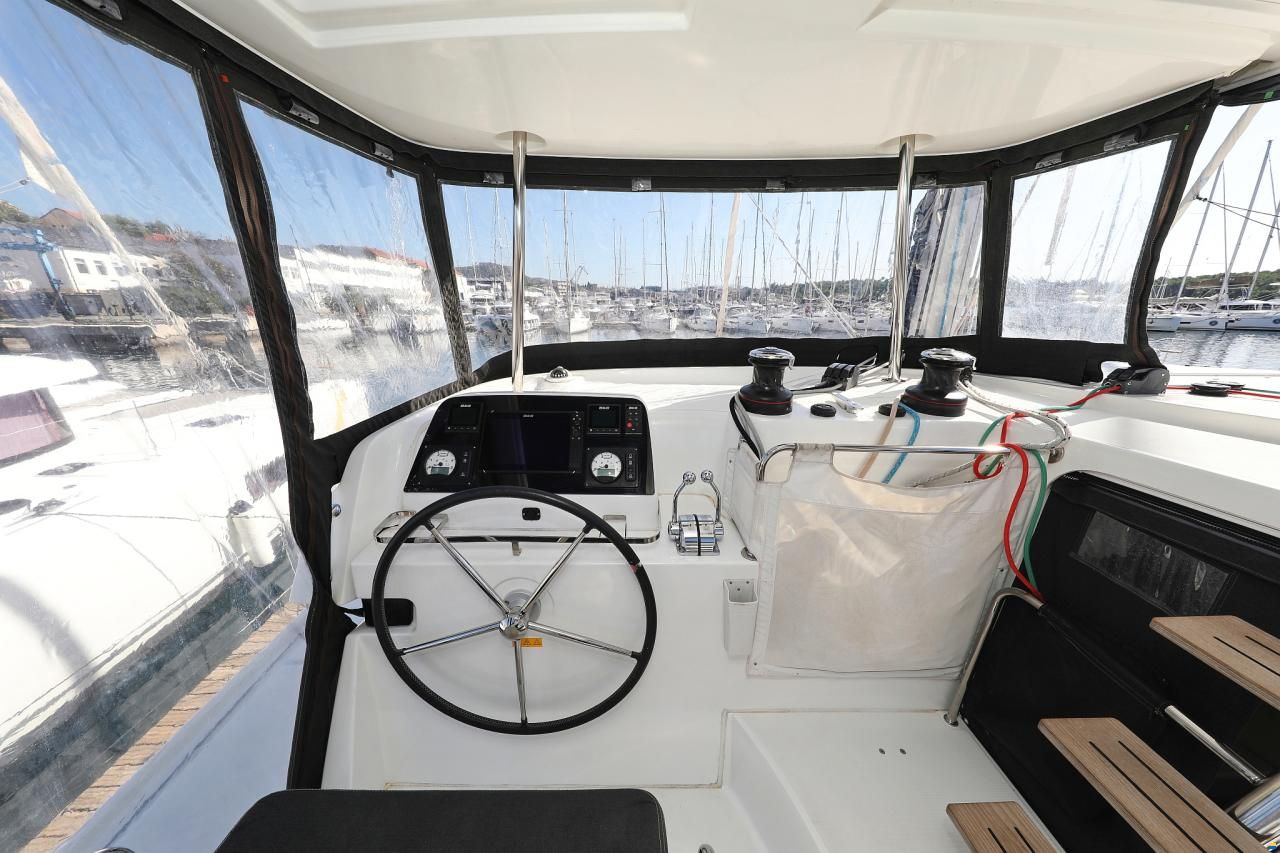 Lagoon 42