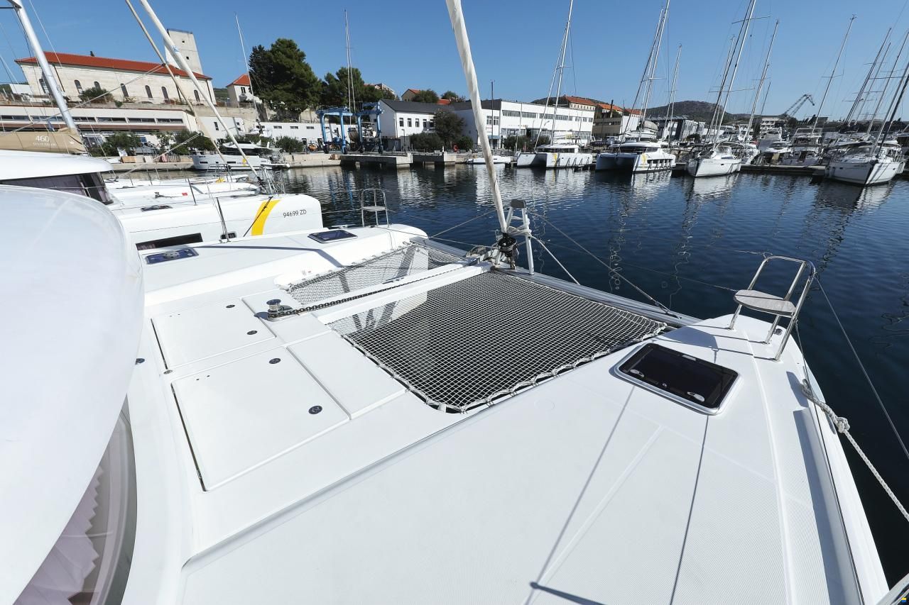 Lagoon 42