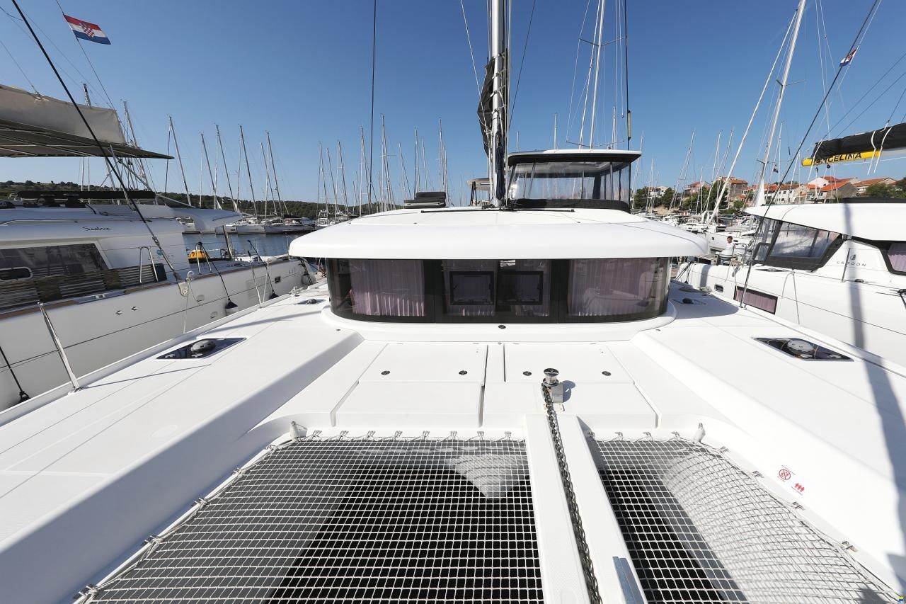 Lagoon 42
