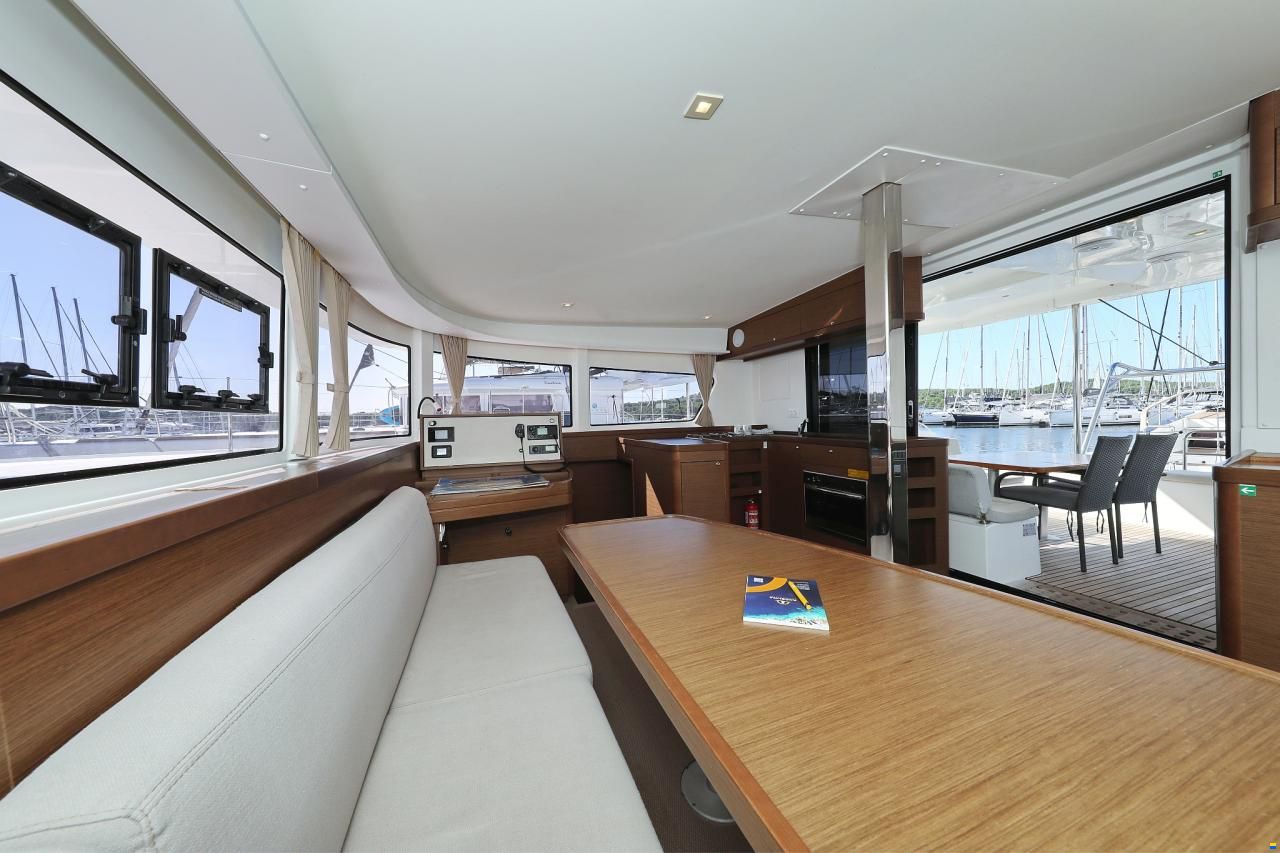 Lagoon 42
