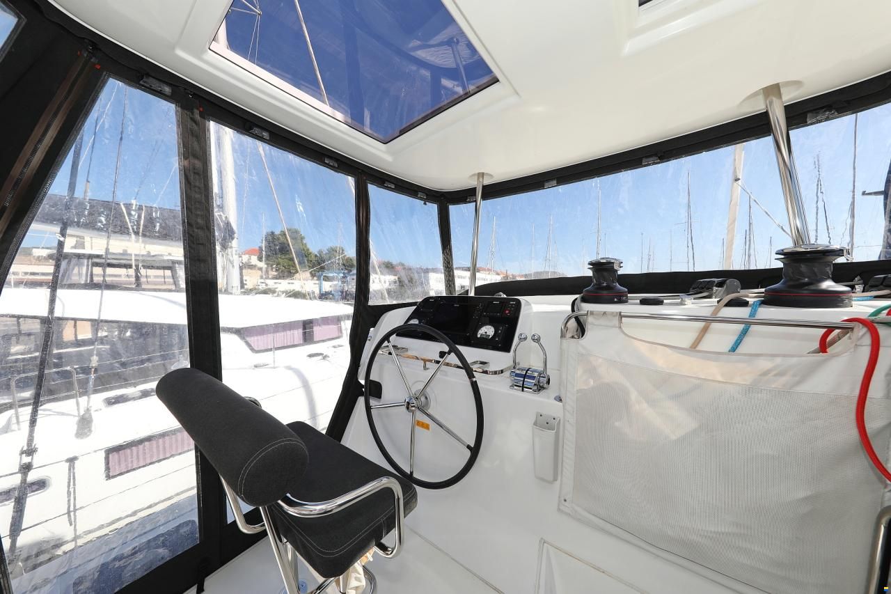 Lagoon 42