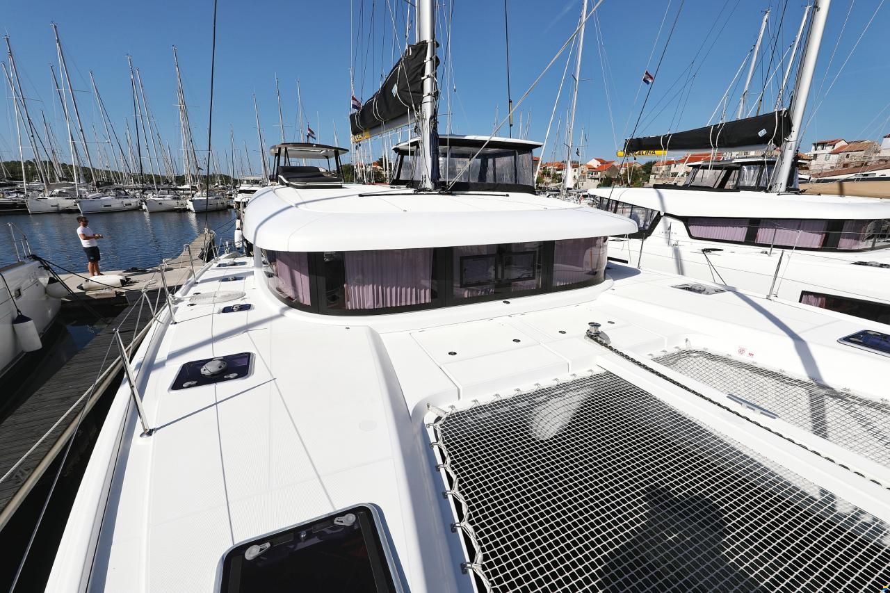 Lagoon 42