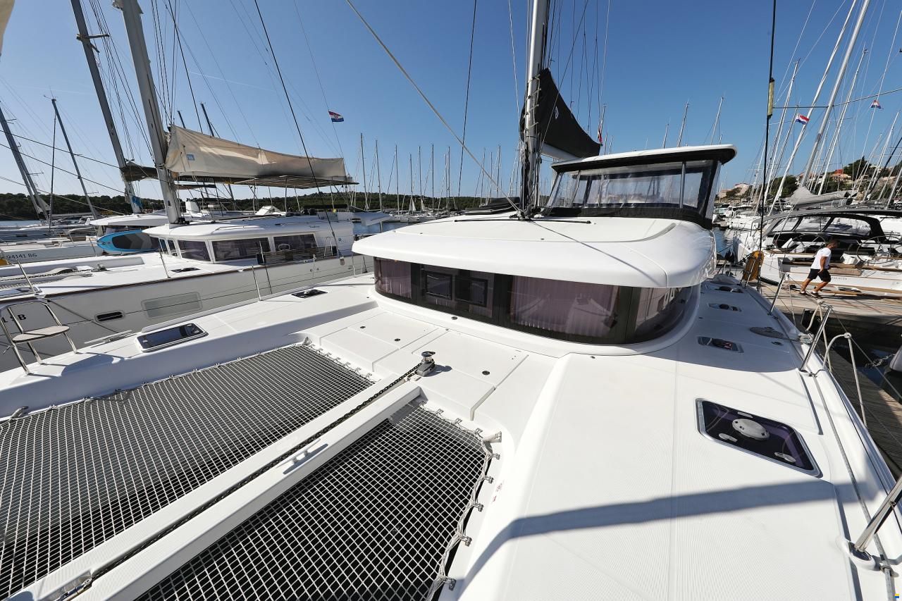 Lagoon 42
