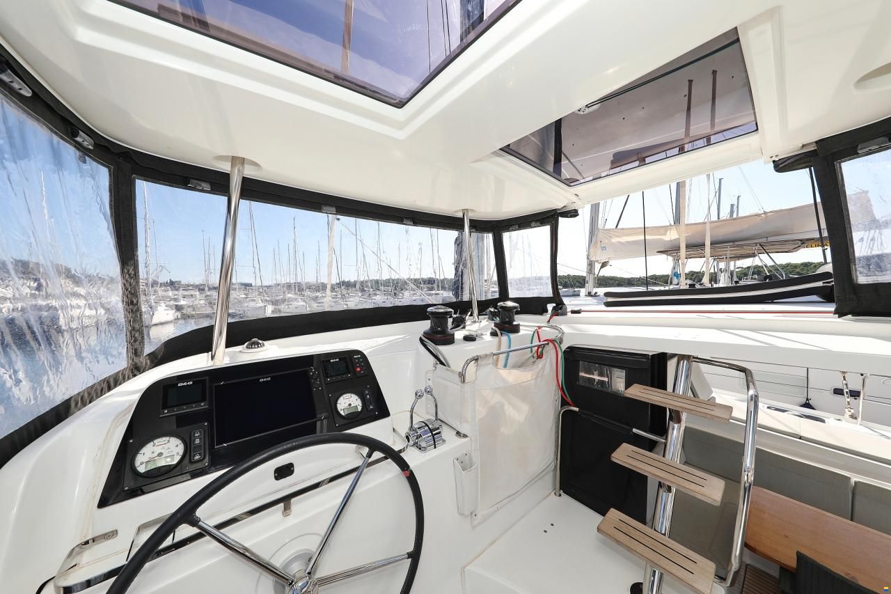 Lagoon 42