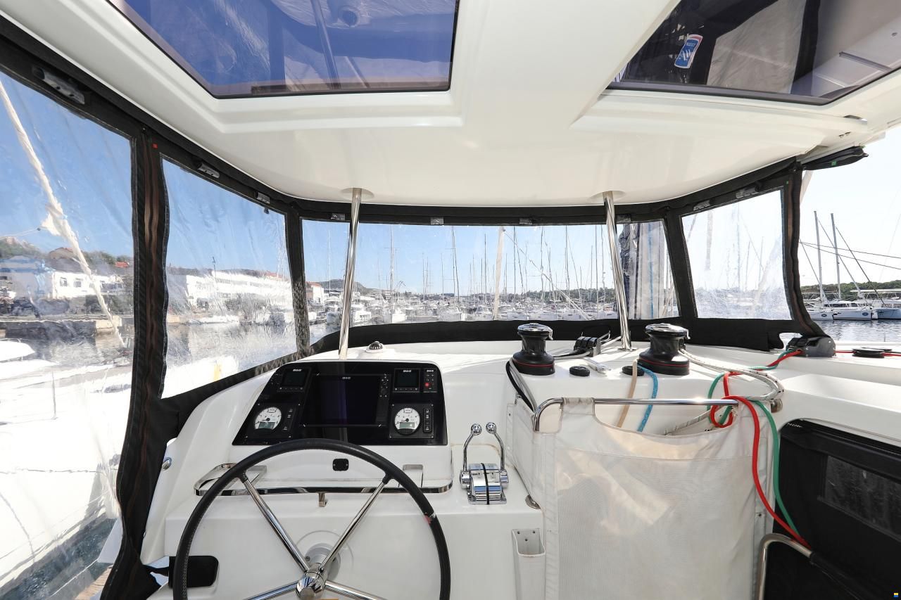 Lagoon 42