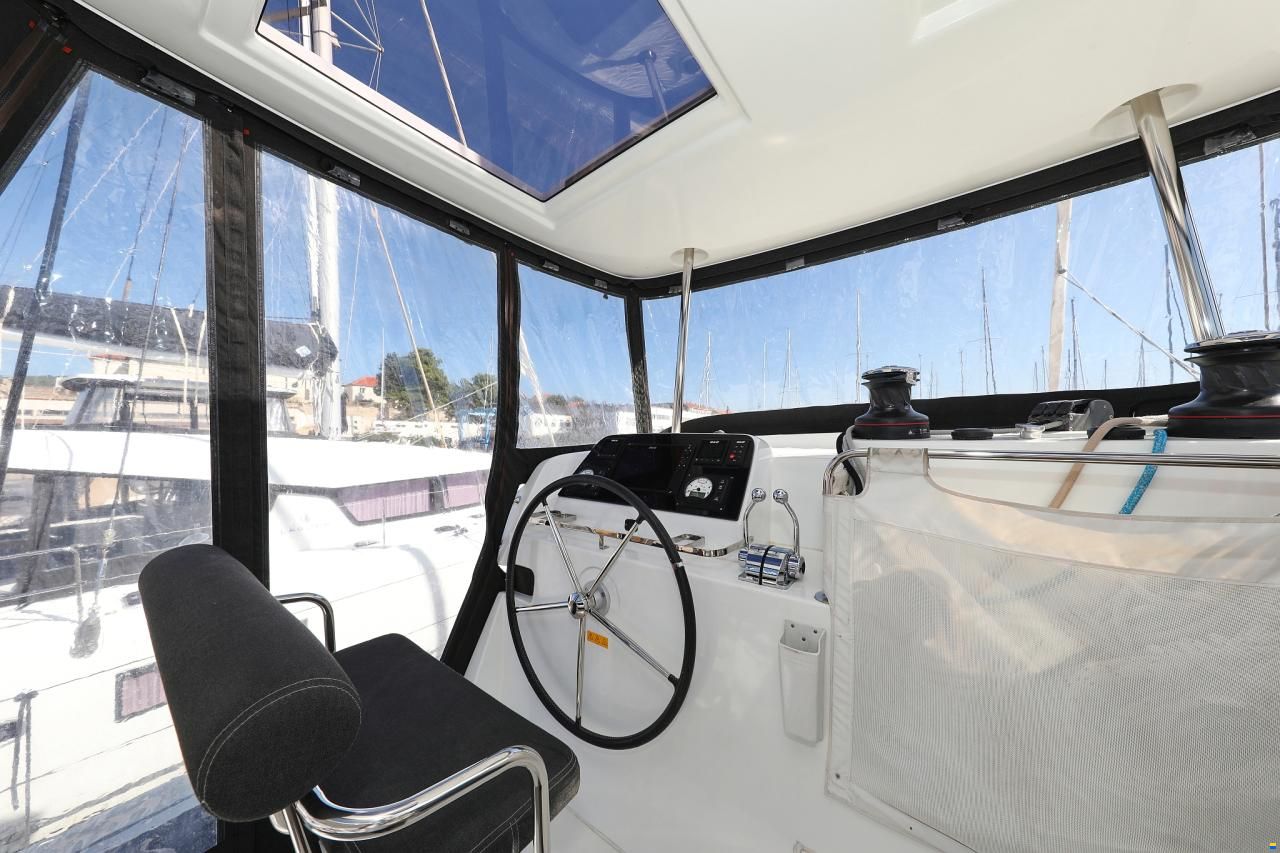 Lagoon 42